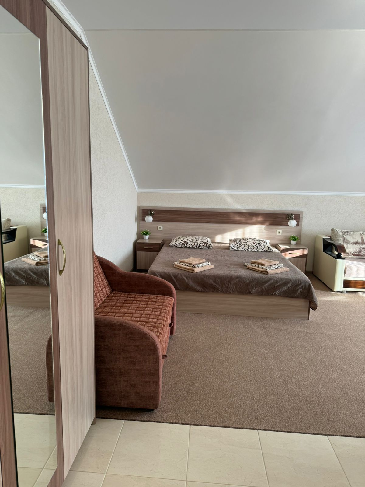 5-ти местный улучшенный номер отель Версаль